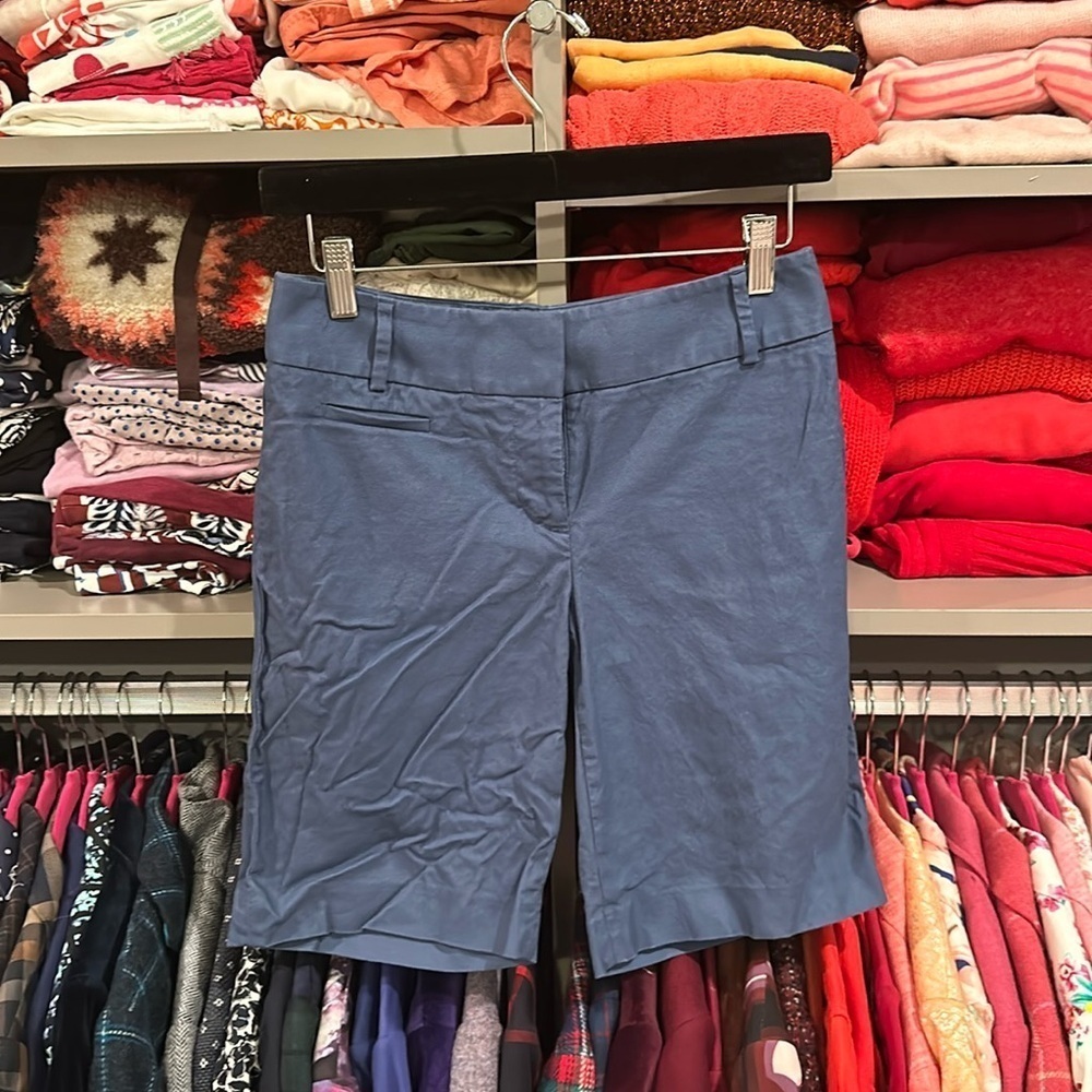 Loft Julie navy Bermuda shorts size 00​